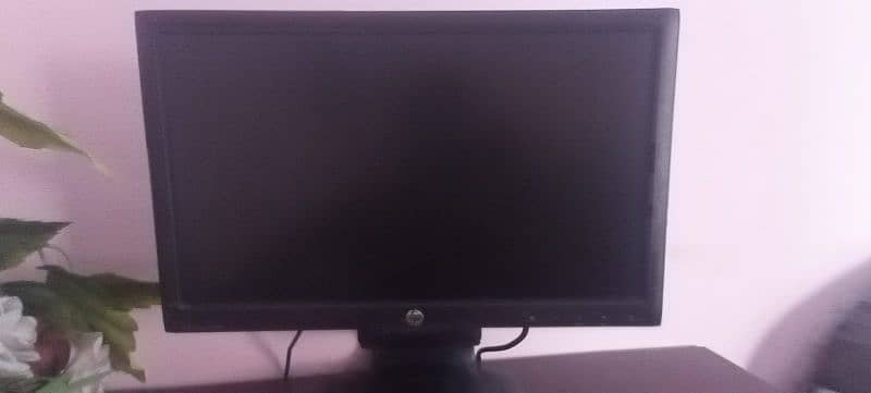 Dell Optiplex 3010 with LED keyboard mouse and table 7