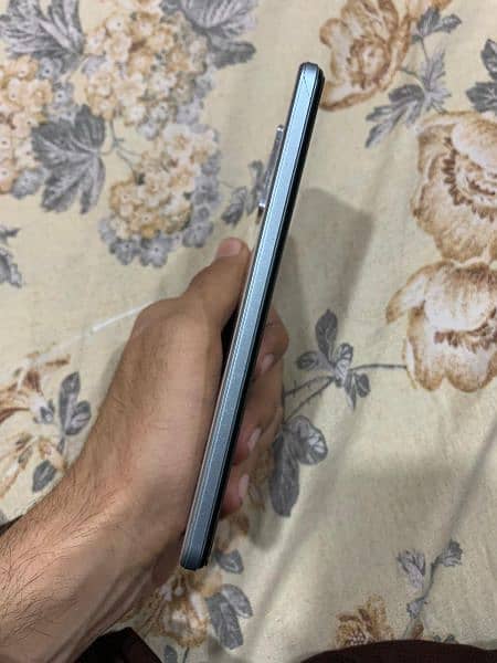 vivo y21   4/64 condition 9.5/10 with out box 3