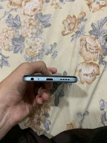 vivo y21   4/64 condition 9.5/10 with out box 4
