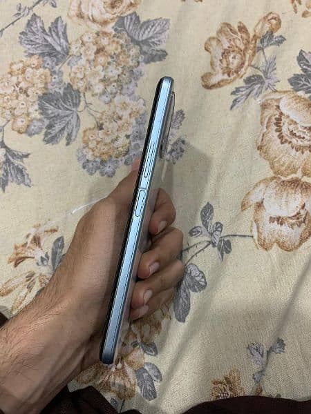 vivo y21   4/64 condition 9.5/10 with out box 5