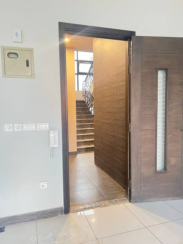 BRAND NEW OFFICE WITH LIFT FOR SALE 7