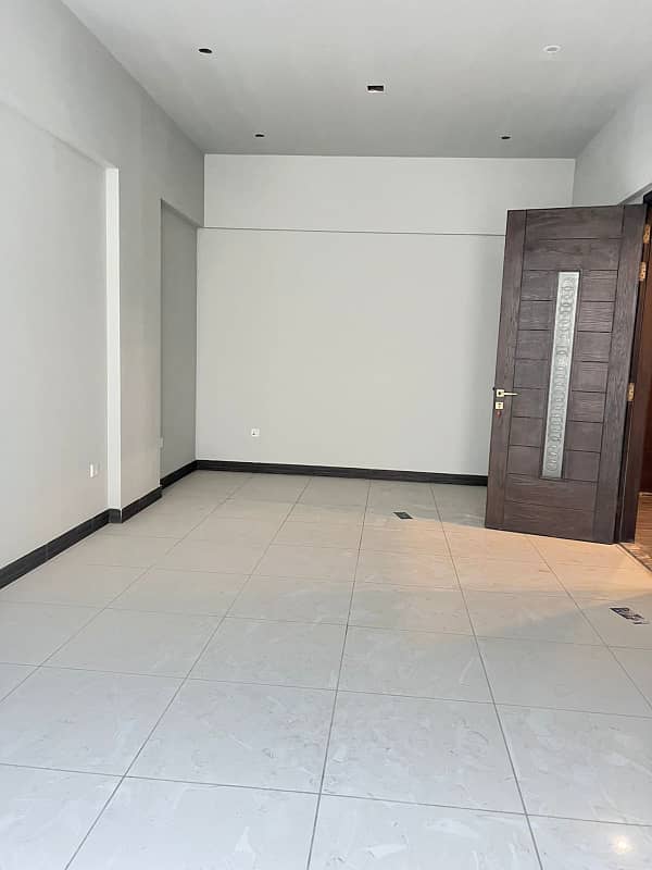 BRAND NEW OFFICE WITH LIFT FOR SALE 14
