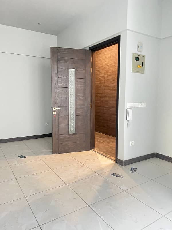 BRAND NEW OFFICE WITH LIFT FOR SALE 15
