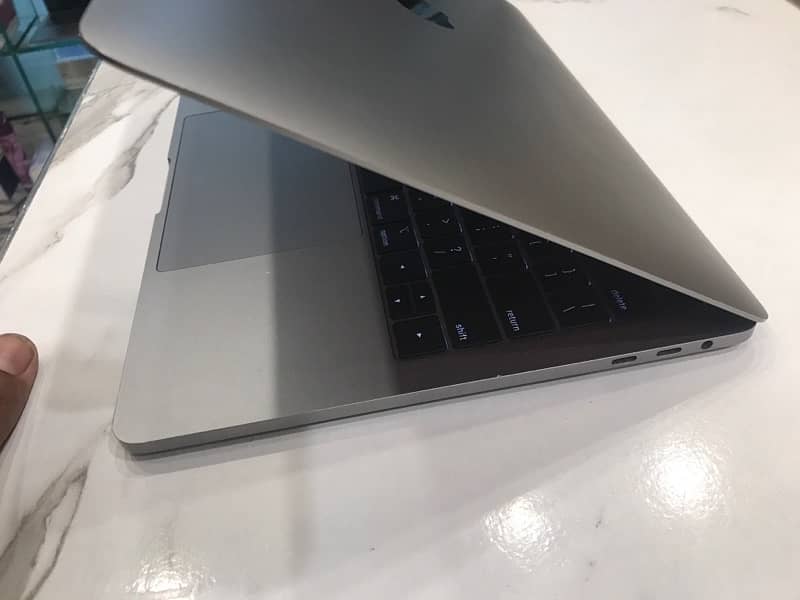 Apple Macbook Pro 2018  13”Core i7/Laptop for sale 1