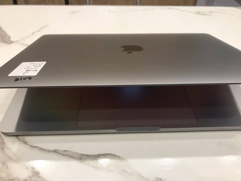Apple Macbook Pro 2018  13”Core i7/Laptop for sale 2