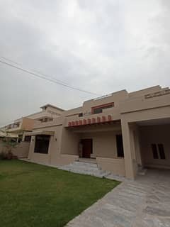 BEAUTIFUL HOUSE IN MAIN CANTT GATED COMPOUND