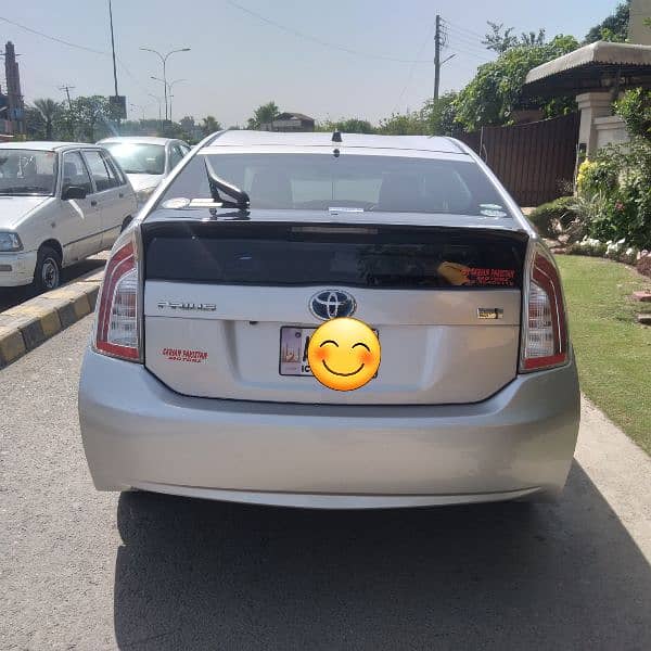 Toyota prius 1.8. All genuine. Hot deal not a single issue 3