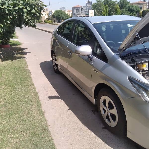 Toyota prius 1.8. All genuine. Hot deal not a single issue 8