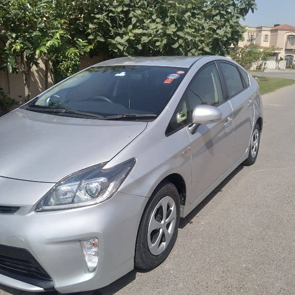 Toyota prius 1.8. All genuine. Hot deal not a single issue 9