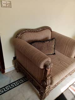 chinioti wood ka sofa h best condition Mai hai still original hai