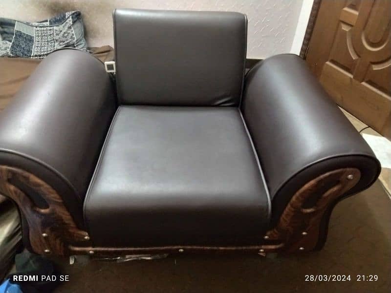 Faux leather Diamond relaxing and studying Sofa, lush new like 1