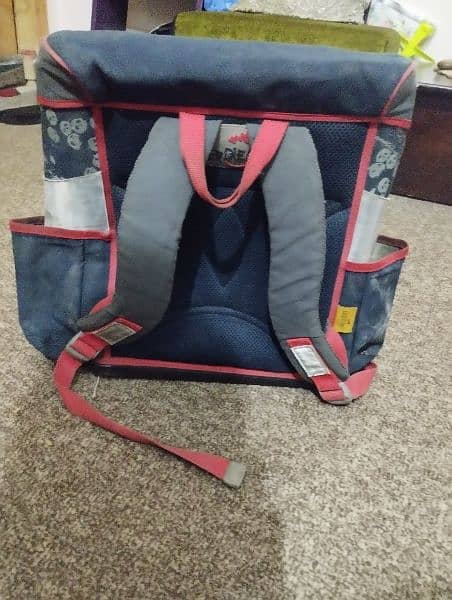 imported kids school bag. strong and durable. 3