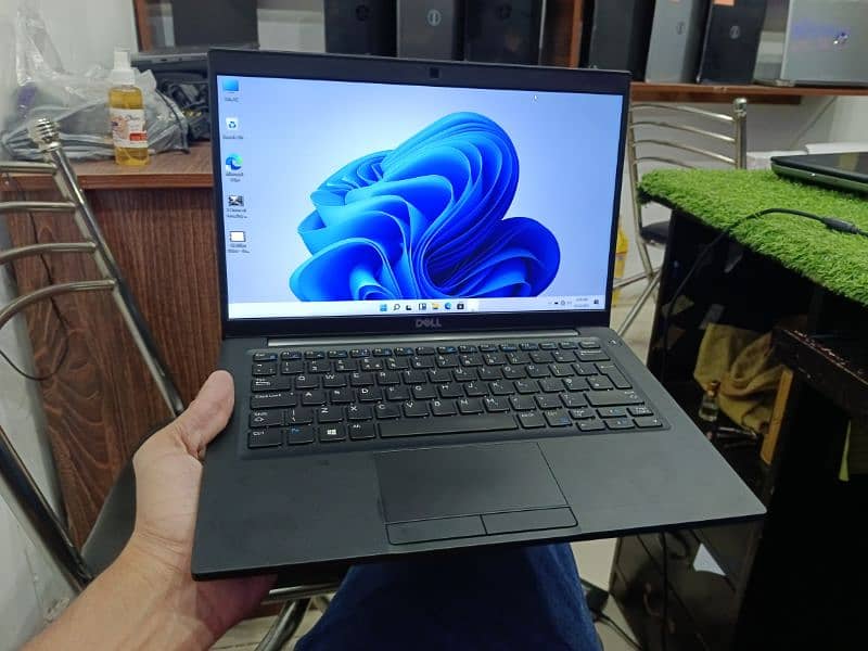 DELL LATITUDE 7390 Core i5 8th Gen laptop . . with c type charger. 1