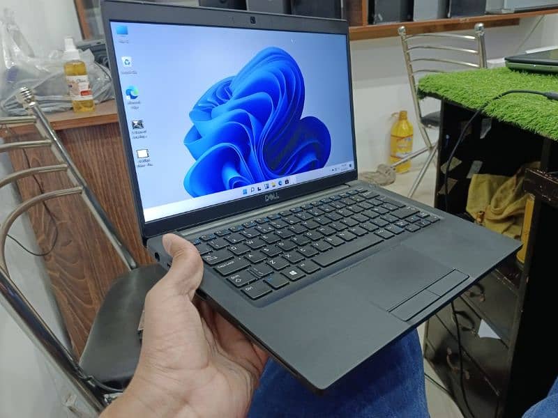 DELL LATITUDE 7390 Core i5 8th Gen laptop . . with c type charger. 2