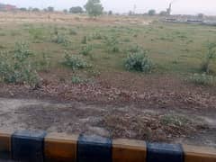 Jatti Umra Road near Dictic One. 10 kanal Plot. Jatti Umra Road ka 150 fit Front 0