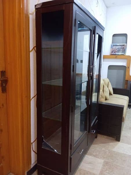Showcase in good condition for sell 1