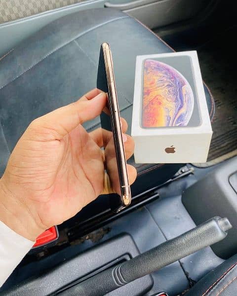 iPhone Xs Max Gold 256GB PTA Approved WhatsApp 0328. . 808. . 8238 2