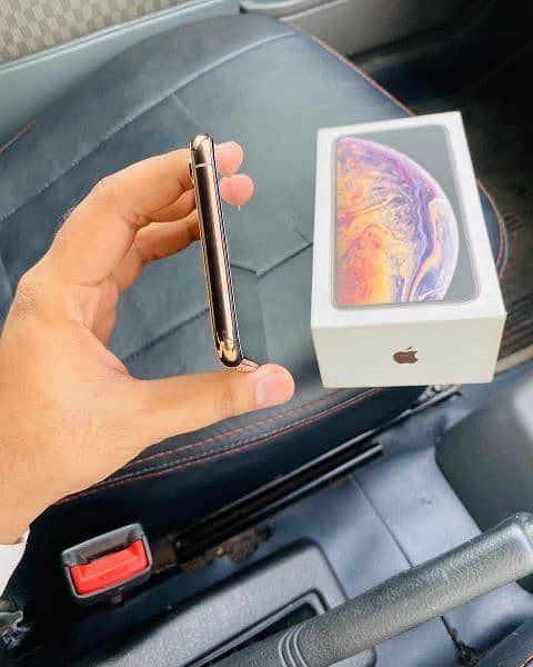 iPhone Xs Max Gold 256GB PTA Approved WhatsApp 0328. . 808. . 8238 4