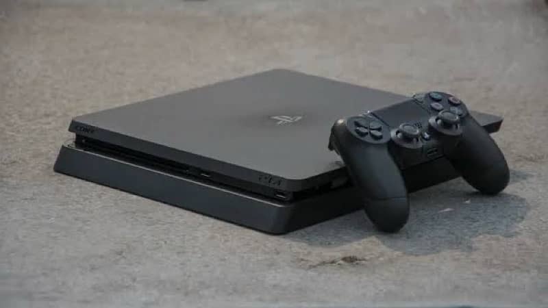 ps4 slim with box 2 controller 0