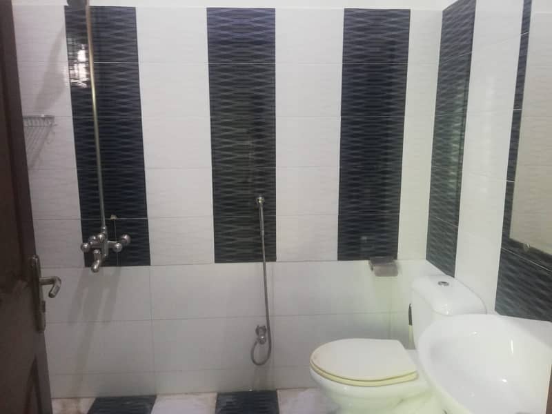 1.5 Kanal Upper Portion Available For Rent 4