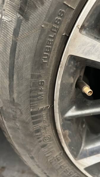 very good condition tyre 2