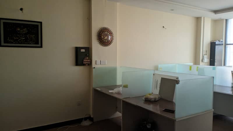 I-8 Markaz Furnish 1000 sq. feet office space for rent 4