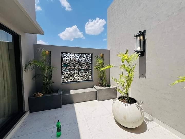 Low Budget 1 Kanal Modern Ultra Luxury House For Sale in Lake City Lahore 14