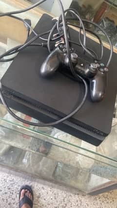 Sony Playstation 4 1000 Gb, 1 original controller and HDMI cable
