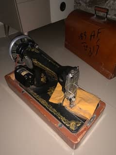 Singer sewing machine for sale 0