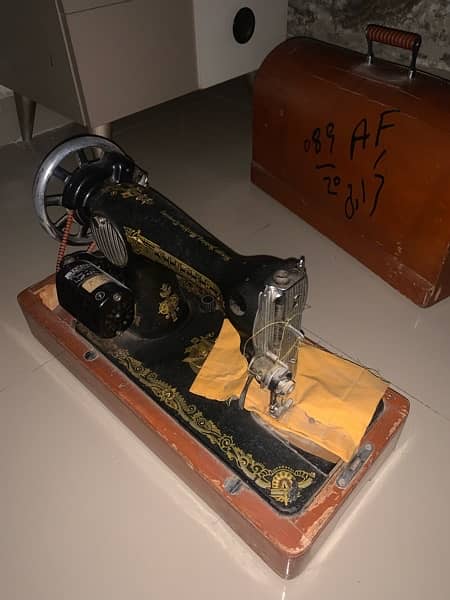 Singer sewing machine for sale 0