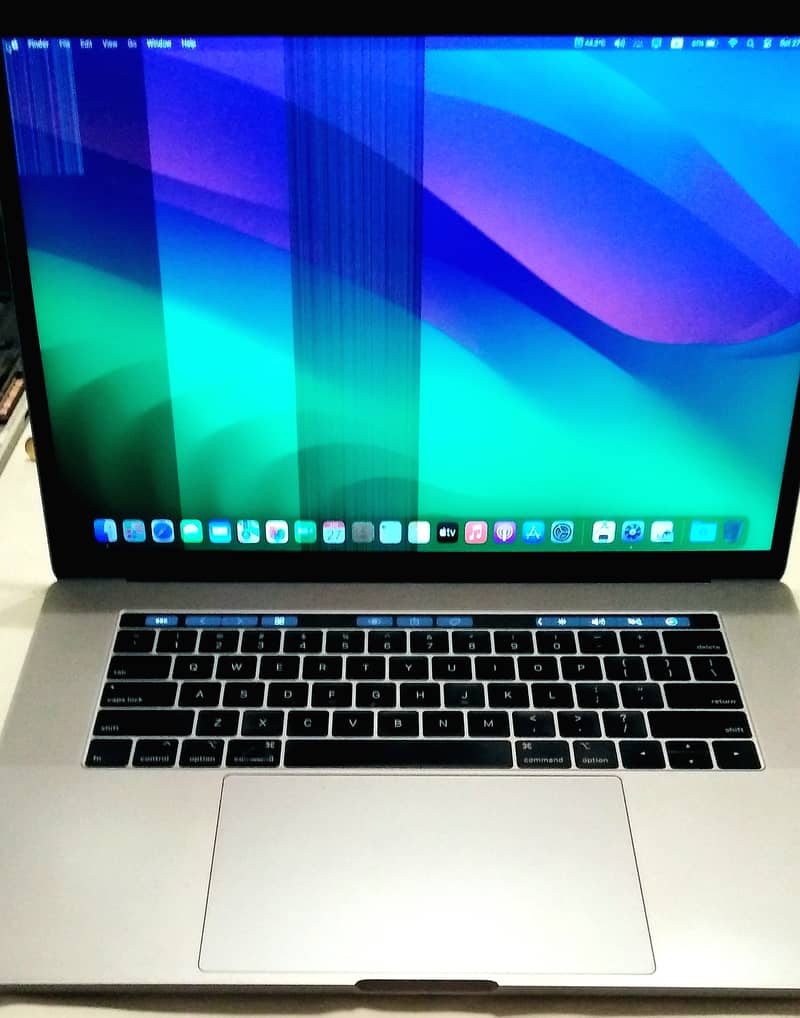 Macbook Pro 15 inch 2018 16gb/512gb, 2 Lines on Screen A1990 Touch Bar 13