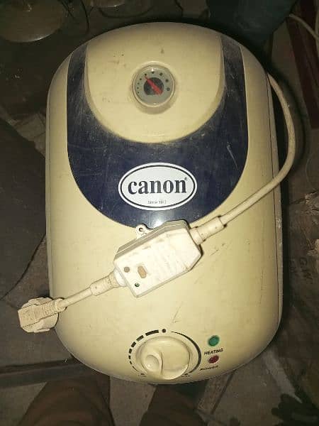 canon geyser ok condition ha 1.5 saal use kia ha 2