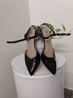 Black Patent Leather Pointed Toe Block Heel