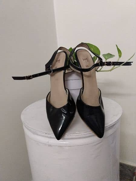 Black Patent Leather Pointed Toe Block Heel 0