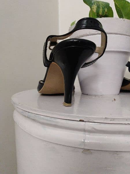 Black Patent Leather Pointed Toe Block Heel 1