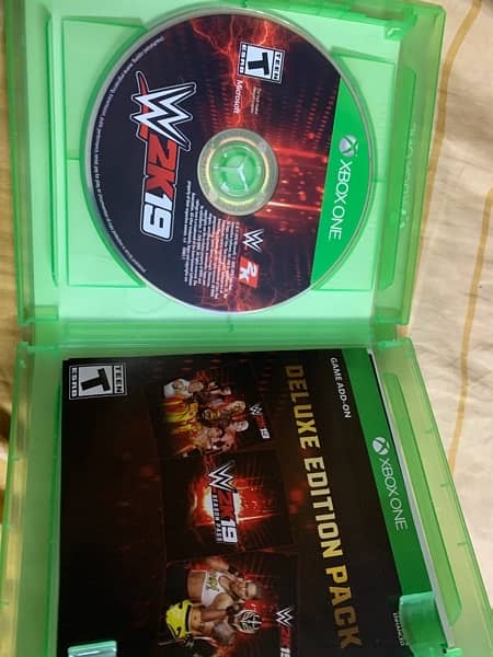 WWE 2K 19(deluxe exition) Xbox One 2