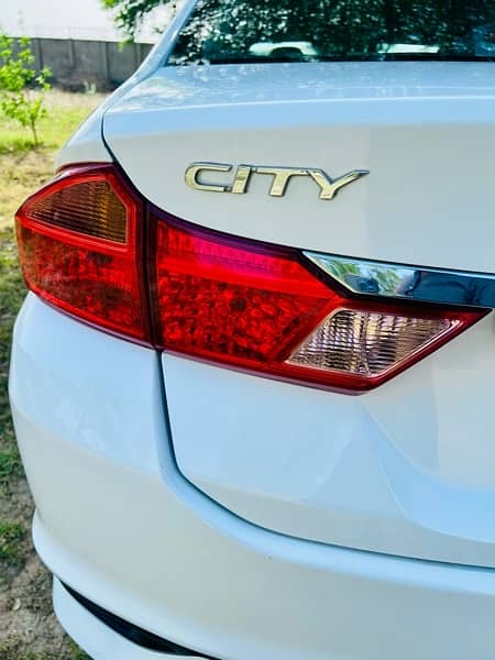 honda city 2022 model 22 number 1.2 auto urgent for sale 11