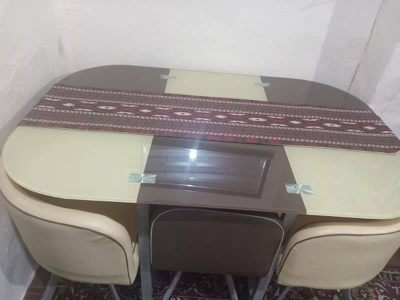 Dining table for sale. 3