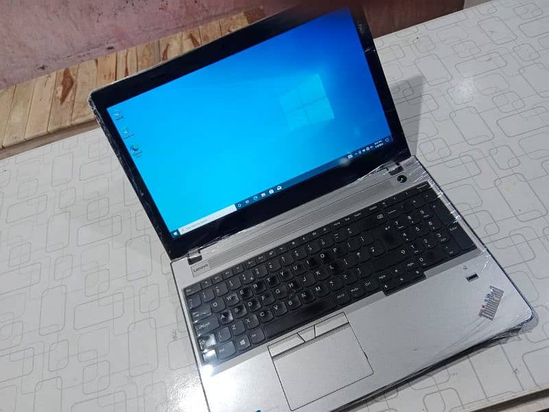 Lenovo ThinkPad E570 - i3-6006U 2.00GHz - 4GB RAM - 250GB HDD 2