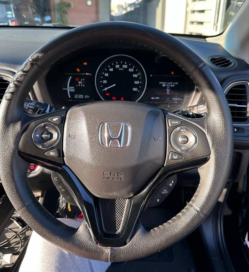 Honda Vezel Hybrid Z  Model (2017) Automatic 5