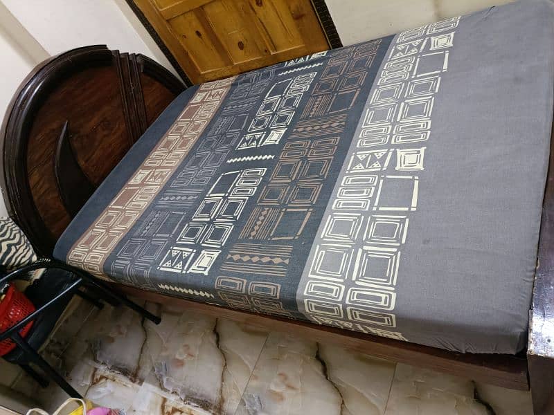 single Size Bed with mattress 0