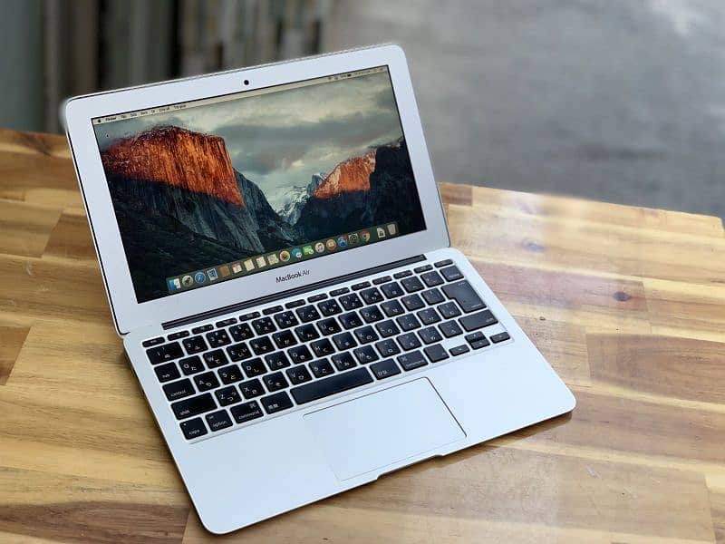 Apple MacBook 2015 Core i5 (Ram 4GB + SSD 128GB) Ultra Slim MacBook 1