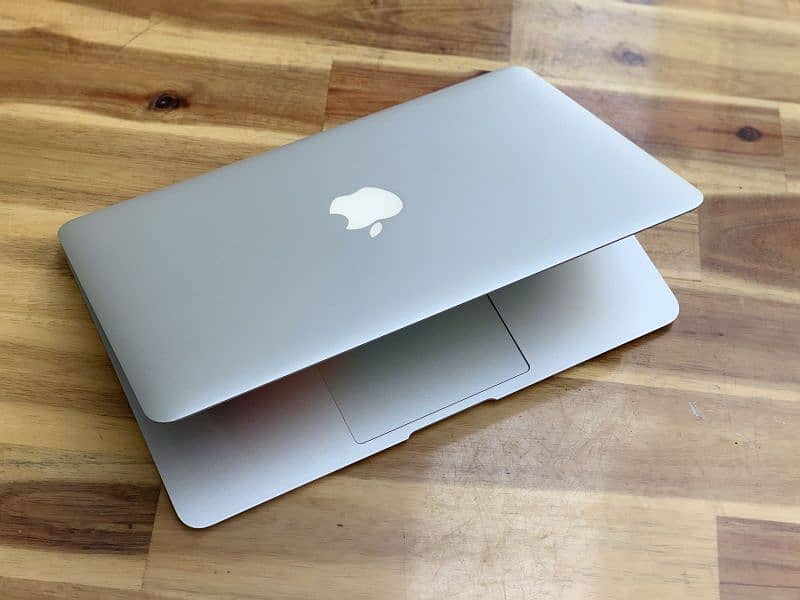 Apple MacBook 2015 Core i5 (Ram 4GB + SSD 128GB) Ultra Slim MacBook 2