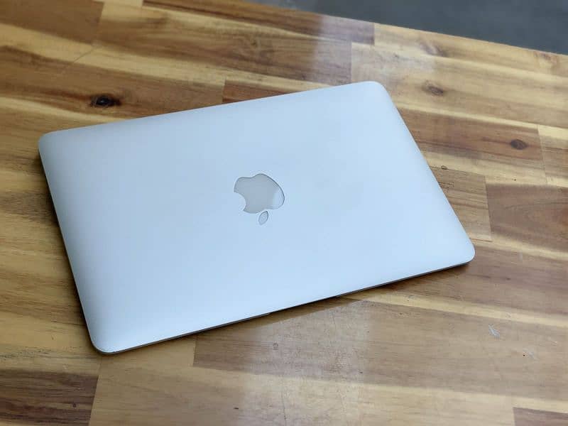 Apple MacBook 2015 Core i5 (Ram 4GB + SSD 128GB) Ultra Slim MacBook 3