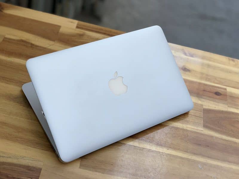Apple MacBook 2015 Core i5 (Ram 4GB + SSD 128GB) Ultra Slim MacBook 4