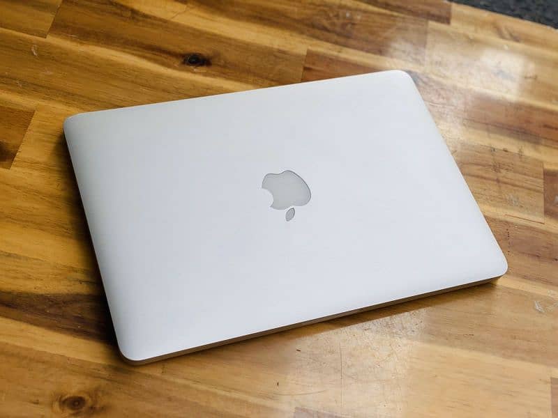 Apple MacBook 2015 Core i5 (Ram 4GB + SSD 128GB) Ultra Slim MacBook 5