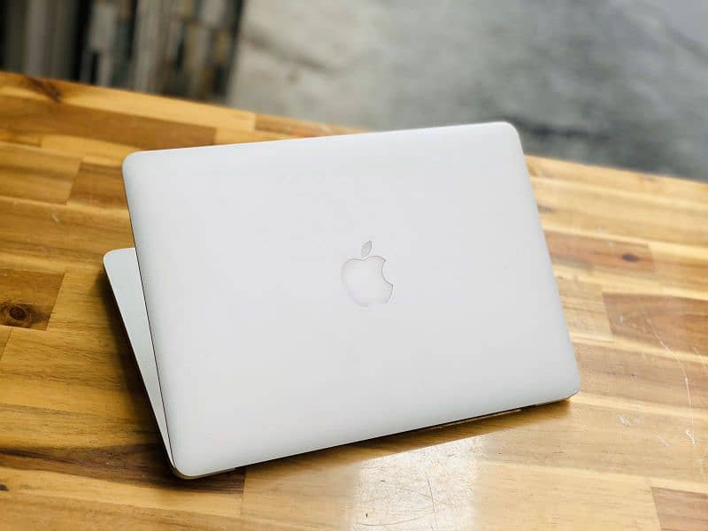 Apple MacBook 2015 Core i5 (Ram 4GB + SSD 128GB) Ultra Slim MacBook 6