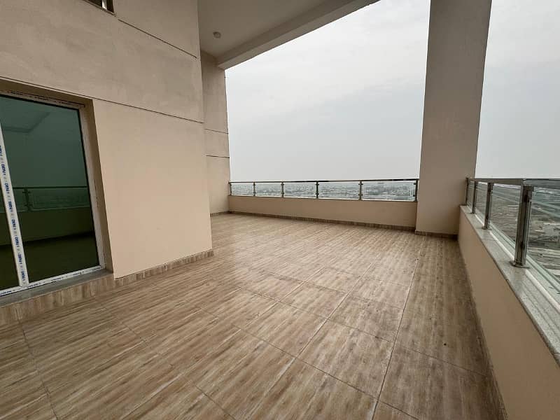 Pent House Duplex 3 Bedroom Luxury Apartment Un Furnished For Sale Gold Crest Mall And Residency Dha Phase 4 9