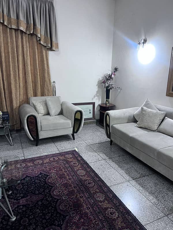 1 Kanal Beautiful House Available For Sale in P Block Model Town Ext Lahore 27