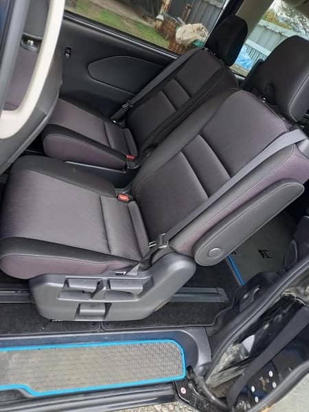 Nissan Sareena 7 seater  2018/2024 3